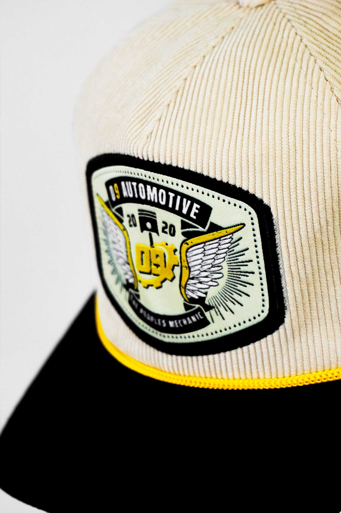 09 Capped Classic - Corduroy Beige & Black